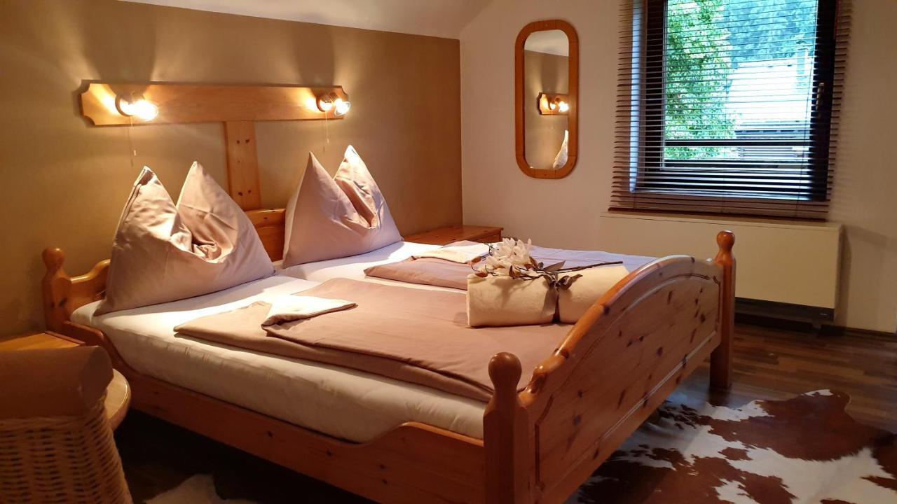 Haus Alpenblick Apartment Obertraun Bagian luar foto